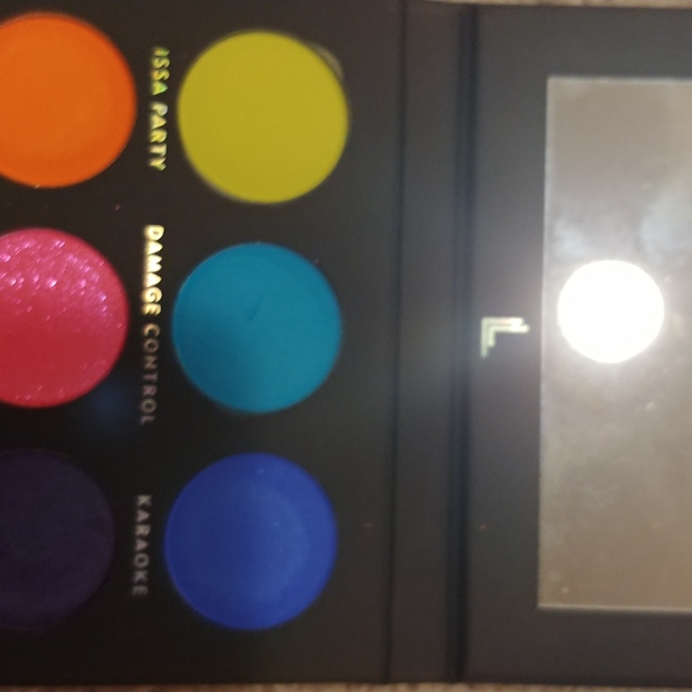 Makeup - Picture 3 of 3